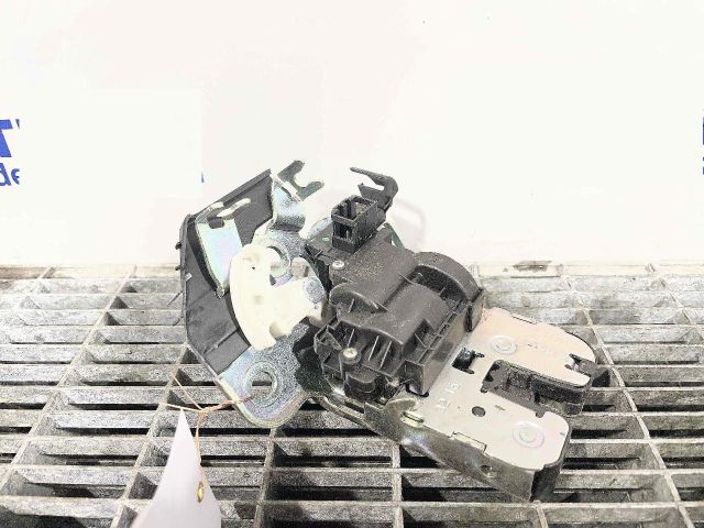 bontott SKODA RAPID Csomagtérajtó Ütköző