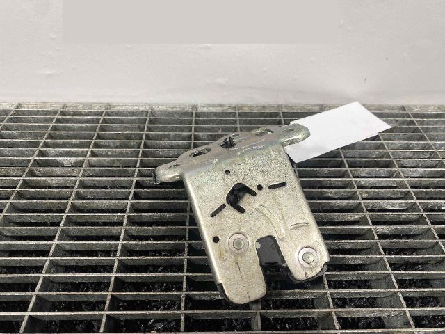 bontott SKODA RAPID Csomagtérajtó Ütköző