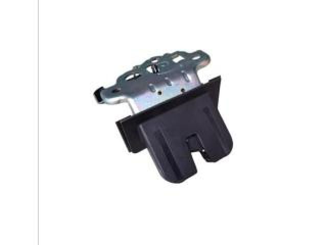 bontott SKODA RAPID Csomagtérajtó Zárszerkezet