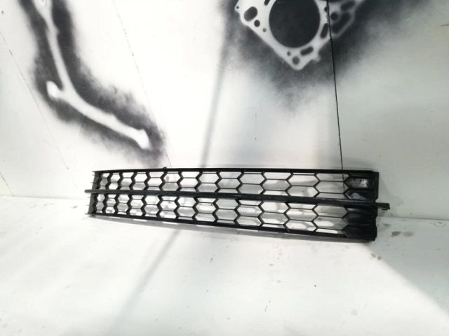 bontott SKODA RAPID Első Lökhárító Alsó Középső Díszrács