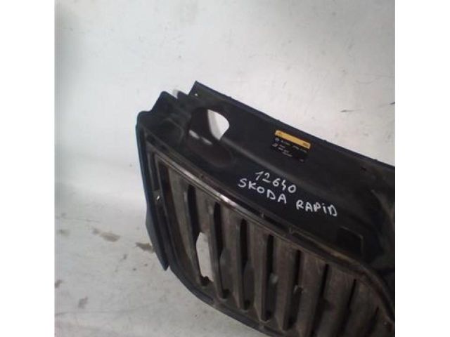 bontott SKODA RAPID Első Lökhárító Alsó Középső Díszrács