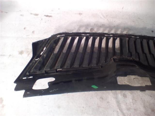 bontott SKODA RAPID Első Lökhárító Alsó Középső Díszrács