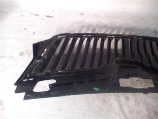 bontott SKODA RAPID Első Lökhárító Alsó Középső Díszrács