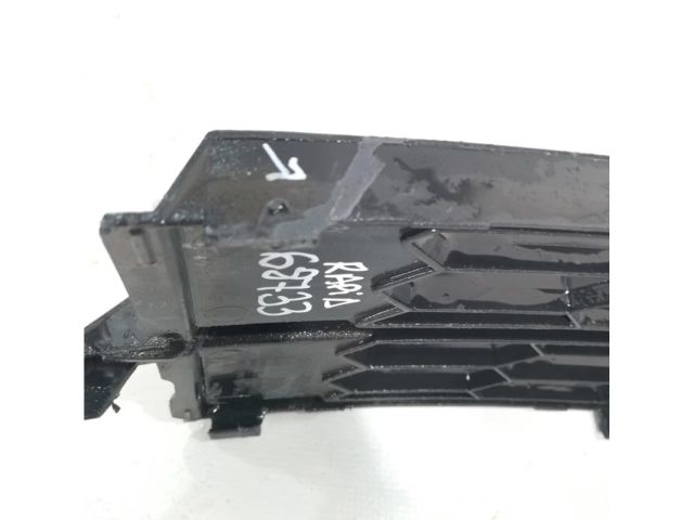 bontott SKODA RAPID Első Lökhárító Alsó Középső Díszrács