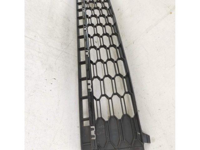 bontott SKODA RAPID Első Lökhárító Alsó Középső Díszrács