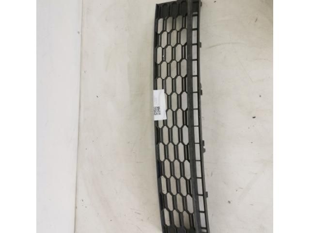 bontott SKODA RAPID Első Lökhárító Alsó Középső Díszrács