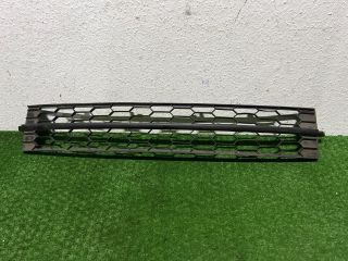 bontott SKODA RAPID Első Lökhárító Alsó Középső Díszrács