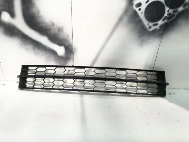 bontott SKODA RAPID Első Lökhárító Alsó Középső Díszrács