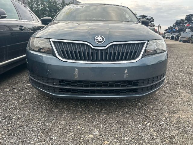 bontott SKODA RAPID Első Lökhárító (Részeivel)