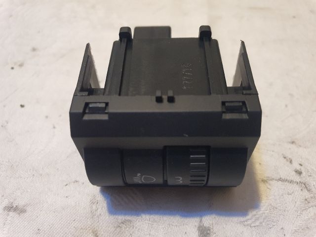 bontott SKODA RAPID Fényszórómagasság Állító Kapcsoló