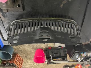 bontott SKODA RAPID Hűtőrács