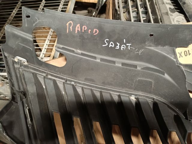 bontott SKODA RAPID Hűtőrács