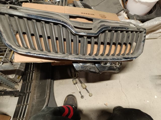 bontott SKODA RAPID Hűtőrács