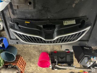 bontott SKODA RAPID Hűtőrács