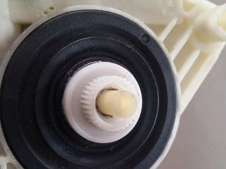 bontott SKODA RAPID Jobb első Ablakemelő Motor