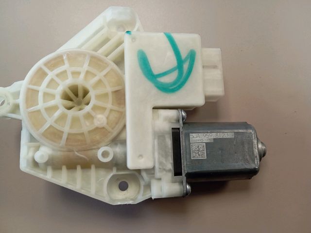 bontott SKODA RAPID Jobb első Ablakemelő Motor