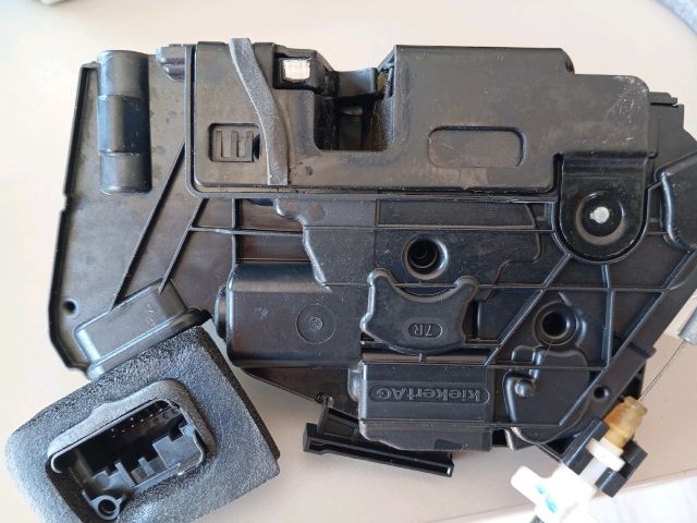 bontott SKODA RAPID Jobb első Ajtózár