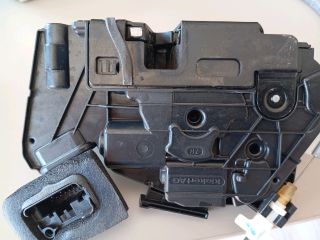 bontott SKODA RAPID Jobb első Ajtózár