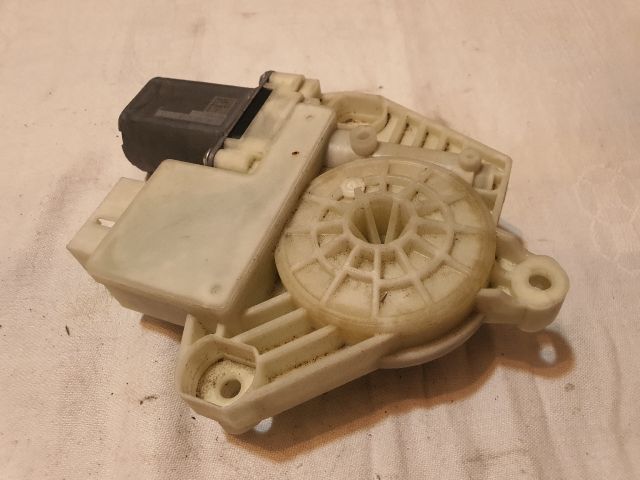 bontott SKODA RAPID Jobb hátsó Ablakemelő Motor