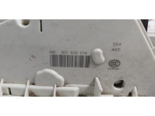 bontott SKODA RAPID Jobb hátsó Ajtózár