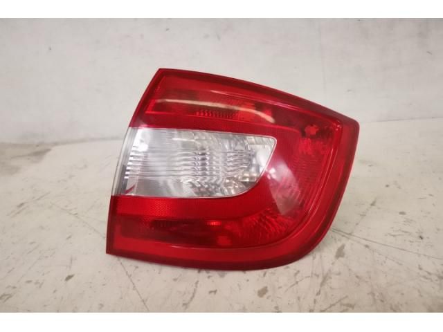 bontott SKODA RAPID Jobb Külső Hátsó Lámpa