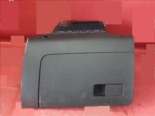 bontott SKODA RAPID Kesztyűtartó