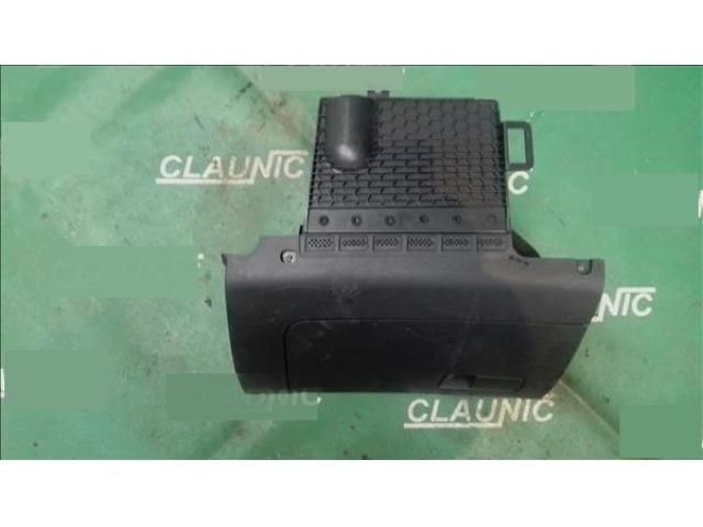 bontott SKODA RAPID Kesztyűtartó