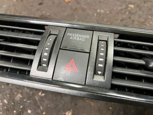 bontott SKODA RAPID Középső Szellőző