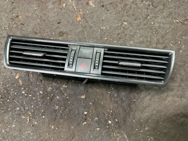 bontott SKODA RAPID Középső Szellőző