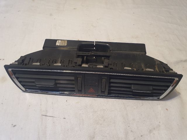 bontott SKODA RAPID Középső Szellőző