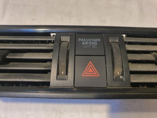 bontott SKODA RAPID Középső Szellőző