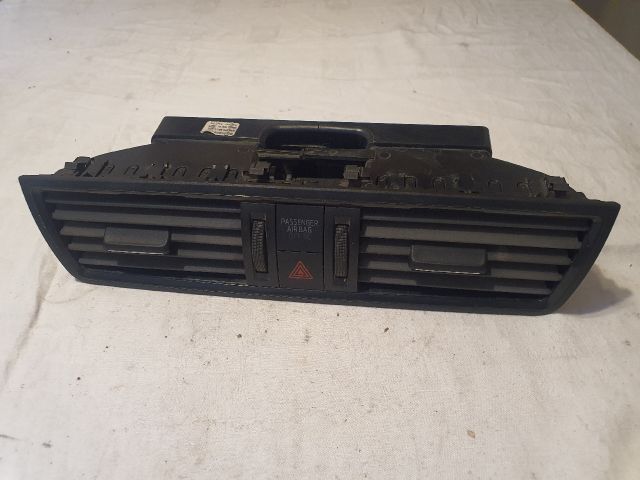 bontott SKODA RAPID Középső Szellőző