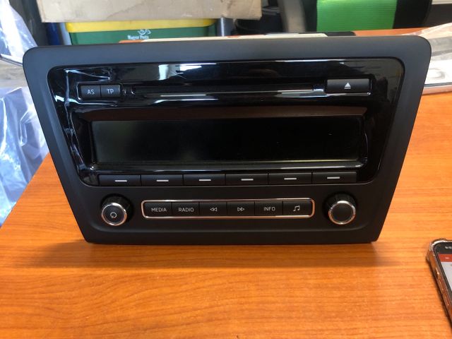 bontott SKODA RAPID Rádió / CD Kapcsoló