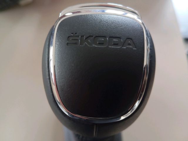 bontott SKODA RAPID Váltógomb