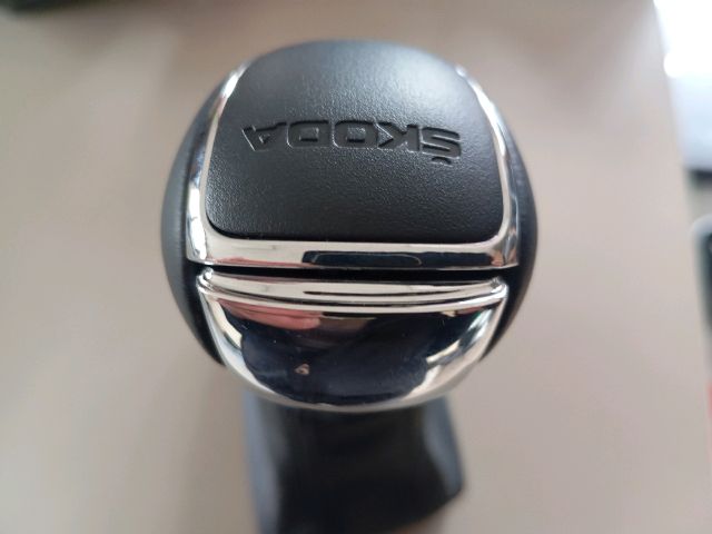 bontott SKODA RAPID Váltógomb