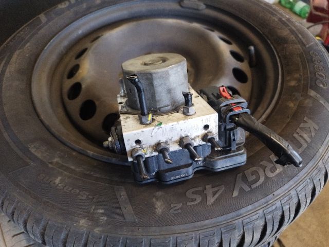 bontott SKODA ROOMSTER ABS Kocka