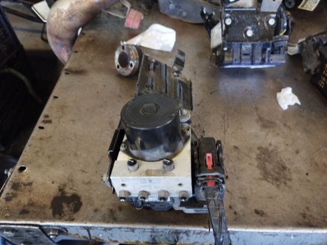 bontott SKODA ROOMSTER ABS Kocka