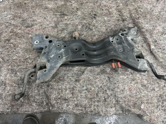 bontott SKODA ROOMSTER Első Bölcső