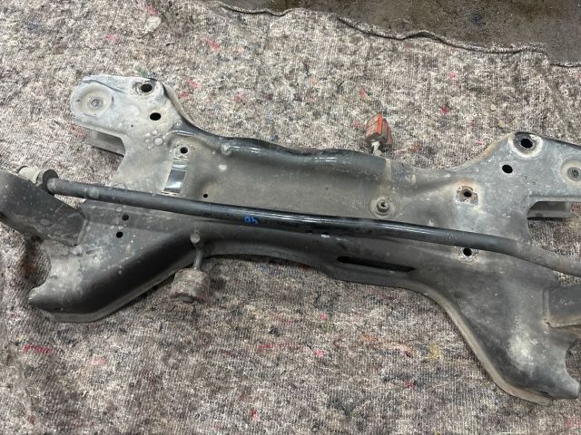 bontott SKODA ROOMSTER Első Bölcső