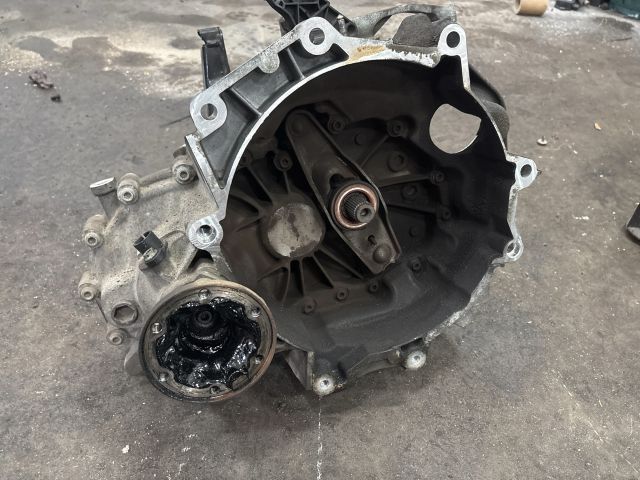 bontott SKODA ROOMSTER Váltó (Mechanikus)