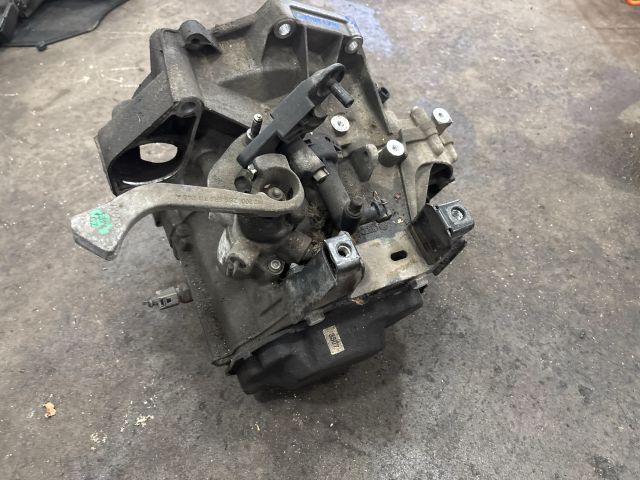 bontott SKODA ROOMSTER Váltó (Mechanikus)