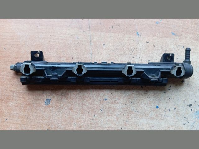 bontott SKODA ROOMSTER Közösnyomócső