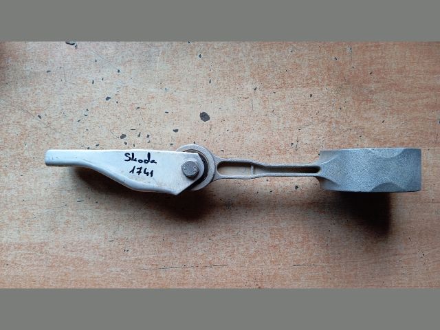 bontott SKODA ROOMSTER Motor Tartó Bak (Pozíciófüggetlen)