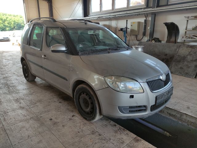 bontott SKODA ROOMSTER Biztosítéktábla Motortér