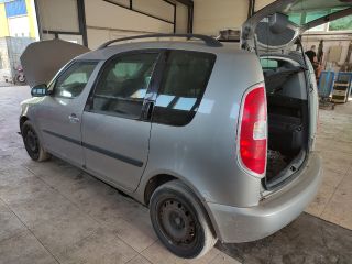 bontott SKODA ROOMSTER Biztosítéktábla Motortér