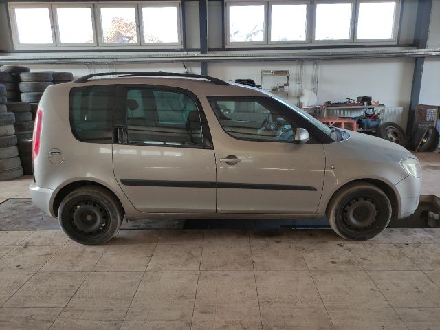 bontott SKODA ROOMSTER Biztosítéktábla Motortér