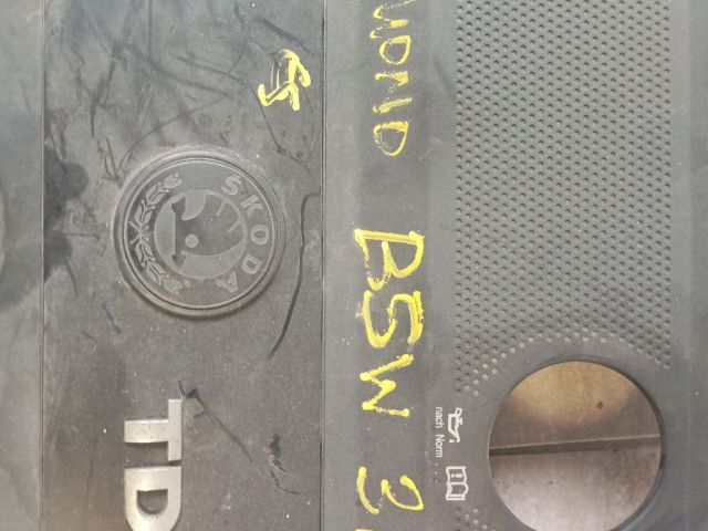 bontott SKODA ROOMSTER Felső Motorburkolat