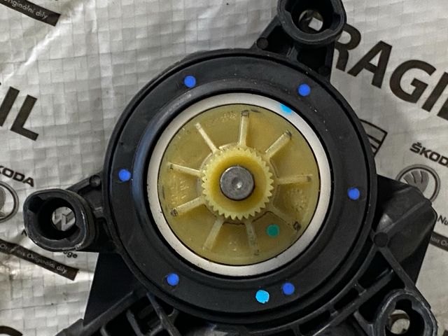 bontott SKODA ROOMSTER Bal első Ablakemelő Motor