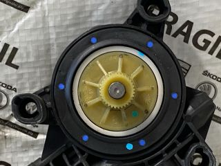 bontott SKODA ROOMSTER Bal első Ablakemelő Motor