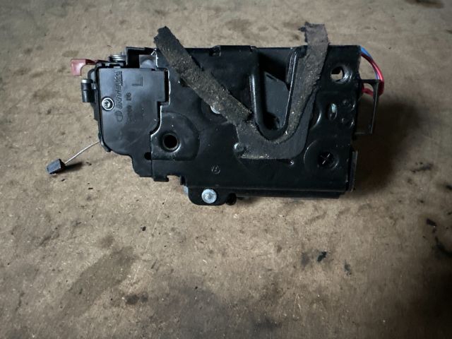 bontott SKODA ROOMSTER Bal első Ajtózár